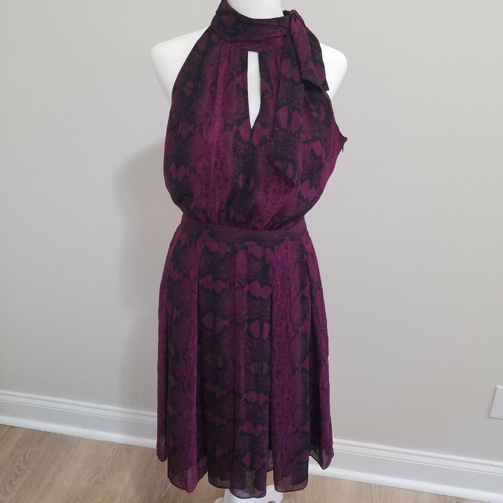 White House/Black Market Dress - Size 4 -Flattering style